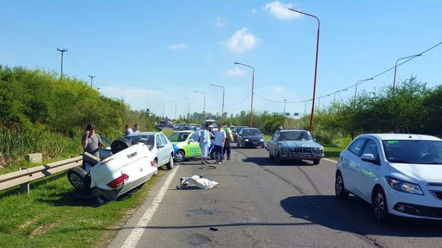 Impresionante accidente en la Circunvalación oeste: un auto se partió en dos