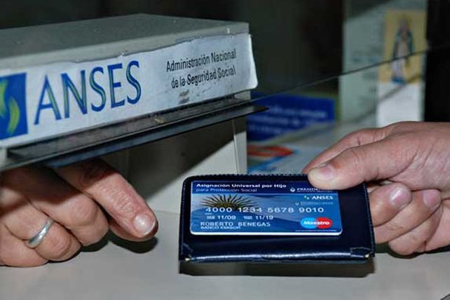 Por mes, Santa Fe recibirá más de 105 millones de pesos por la AUH