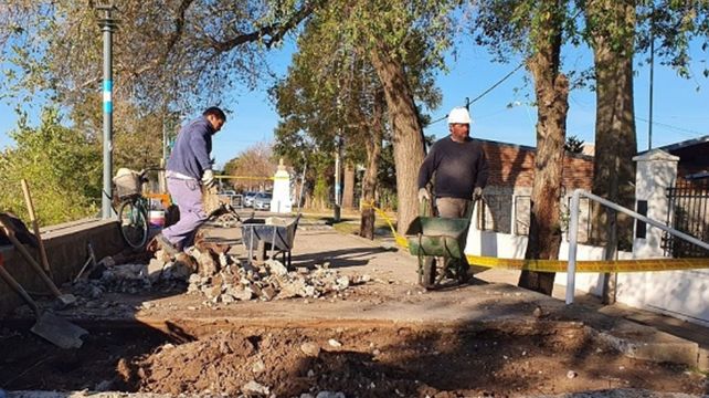 La municipalidad de Santo Tomé realiza trabajos de mantenimiento en el paseo de la costanera