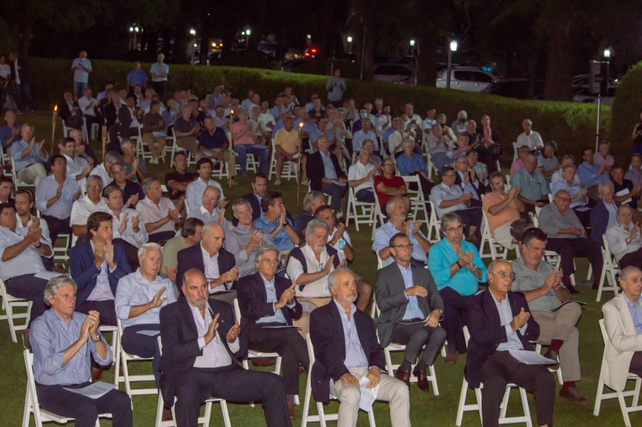 Los aplausos por los cambios aprobados en la asamblea que se realizó el martes por la noche. 