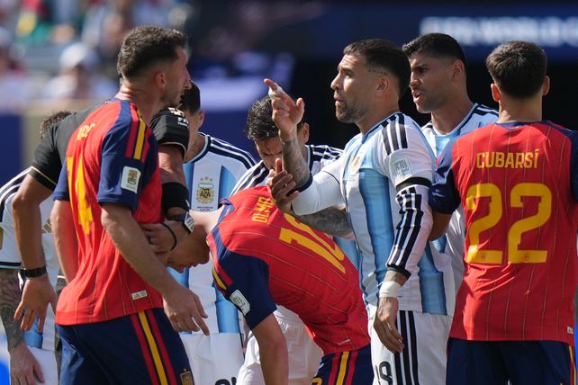 Laporte discutió con su excompañero Nicolás Otamendi durante la final del Mundial 2026.