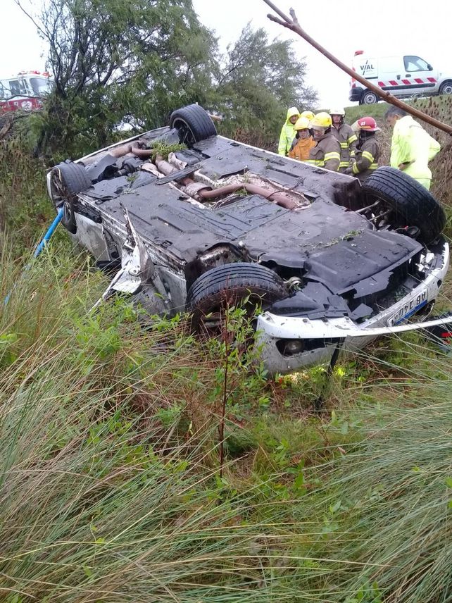 Un muerto en un espectacular accidente en la autopista que une Rosario con Santa Fe