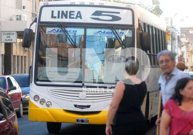 La Línea 5 no entra a barrio San Lorenzo por el estado de las calles