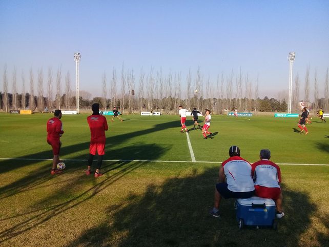 Atlético Paraná tuvo un exigente amistoso en Santa Fe