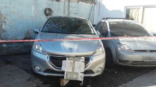 Fue a buscar su auto robado a la comisaría y encontró un cadáver en el baúl