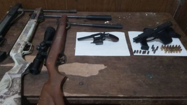 Tres detenidos y cuatro armas de fuego secuestradas tras una veloz persecución policial
