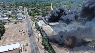Parte de la planta de Soychú se incendió en noviembre de 2021, a pocos metros de un barrio de gran densidad de habitantes.