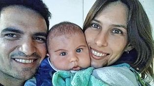La familia de Bautista espera una ayuda para comprar el medicamento para su bebé