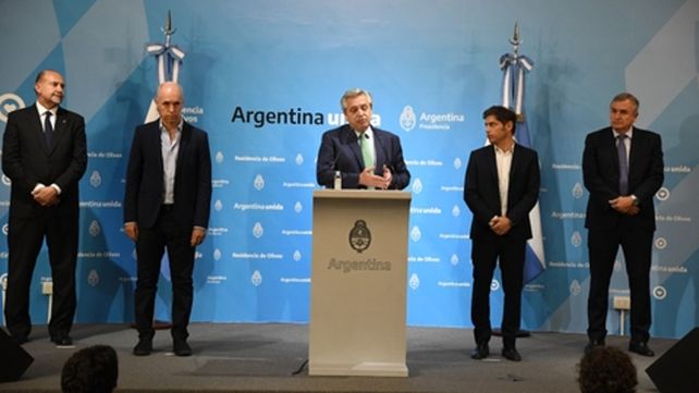 Anuncio y respaldo.&nbsp; El presidente Alberto Fern&aacute;ndez comunica la medida m&aacute;s dr&aacute;stica que tom&oacute; el gobierno desde que el coronavirus empez&oacute; a propagarse dentro del pa&iacute;s.