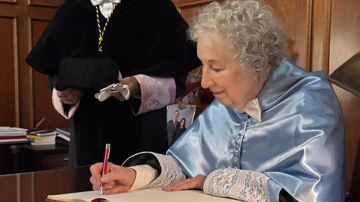 Margaret Atwood alertó sobre la censura y el retroceso de las humanidades en Estados Unidos
