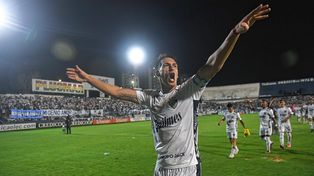 Quilmes se hizo fuerte en los penales para meterse en semifinales.