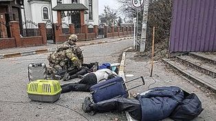 La triste imagen de una familia muerta durante los ataques de Ucrania que da la vuelta al mundo