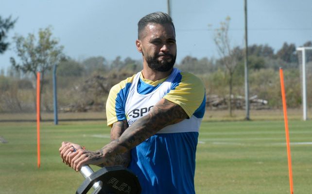 Velázquez tiene apenas dos partidos en Central, uno como titular, y un gol.