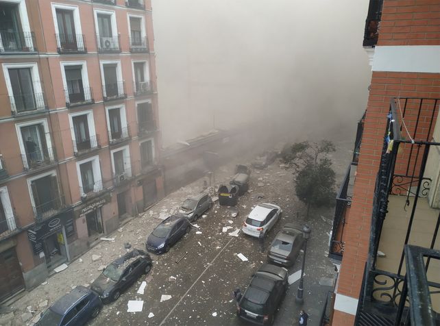 Al menos dos muertos, en una fuerte explosión que destruyó un edificio en el centro de Madrid