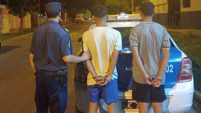 Dos adolescentes fueron detenidos en Paraná tras intentar ingresar a una casa.