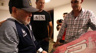 Una camiseta para Maradona en honor a La Tota 