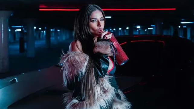 La China Suárez compartió las fotos de su look en las grabaciones de su nueva canción.