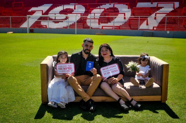 Hinchas de Unión que se casaron este martes.