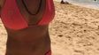 britney spears oculto su cara pero mostro su lomazo pegoteado con arena