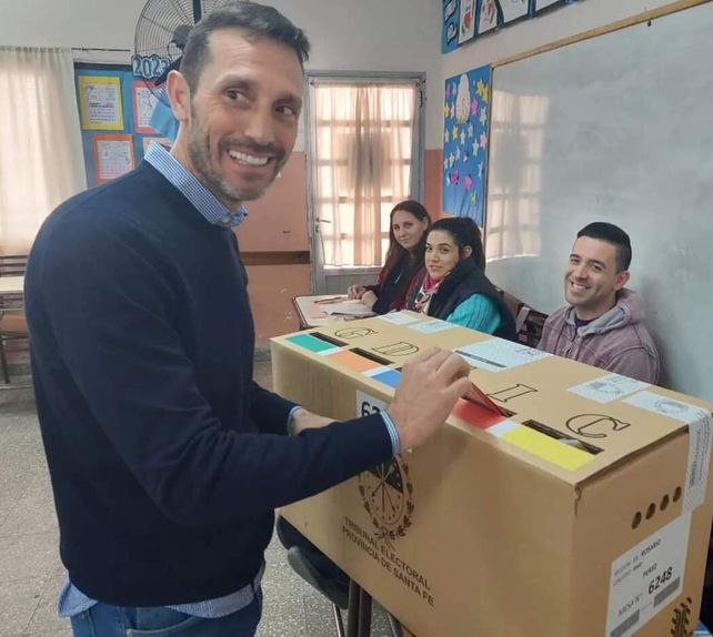 El intendente Pablo Corsalini votó en el Colegio Luján.