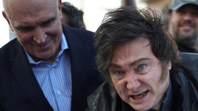Javier Milei junto a su candidato a diputado nacional por Buenos Aires