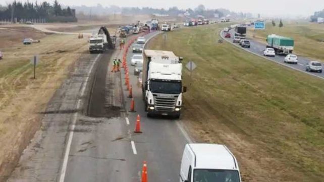 El tránsito por la autopista a Santa Fe se complica debido a las obras del tercer carril.