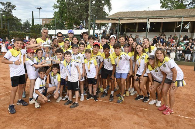 Gimnasia y Esgrima es el campeón defensor del Interclubes de tenis de menores.