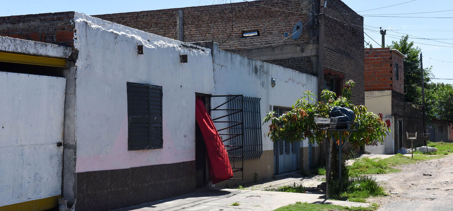 Asesinato con tinte mafioso en barrio Molino Blanco. Pedro Daniel Coronel tenía 28 años. Le golpearon la puerta y cuando abrió lo ejecutaron.