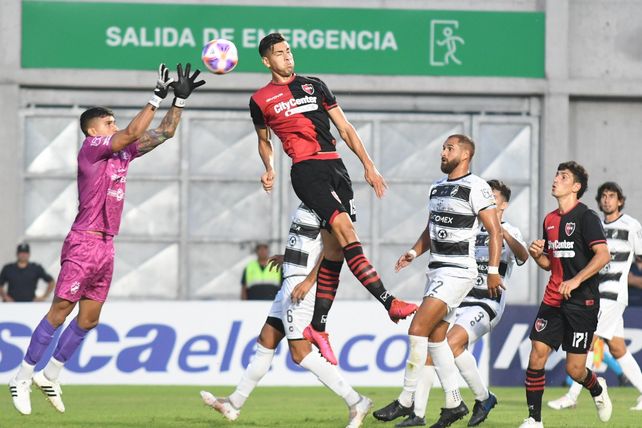 Newells fue una decepción y Claypole lo eliminó de la Copa Argentina