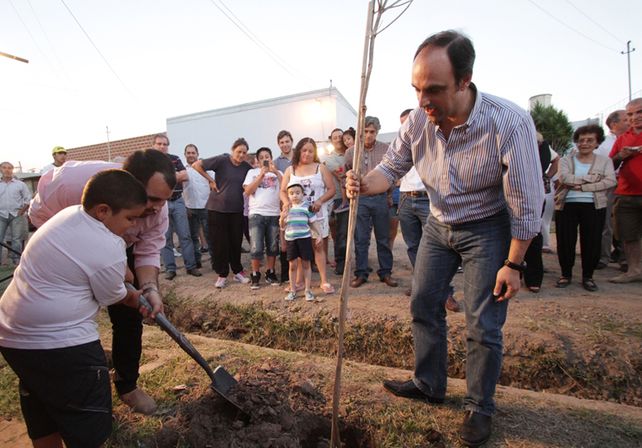 Se inauguraron las obras del desagüe aliviador Larguía