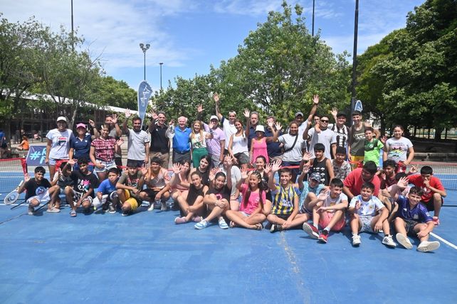 Autoridades municipales, colonos y profe de la Federación Santafesina compartieron una grata mañana en la zona sur.