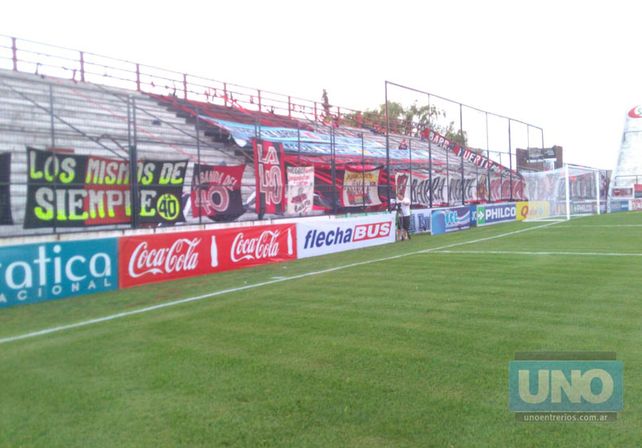 Banderazo de apoyo al #PatrónDelAscenso antes de la semifinal