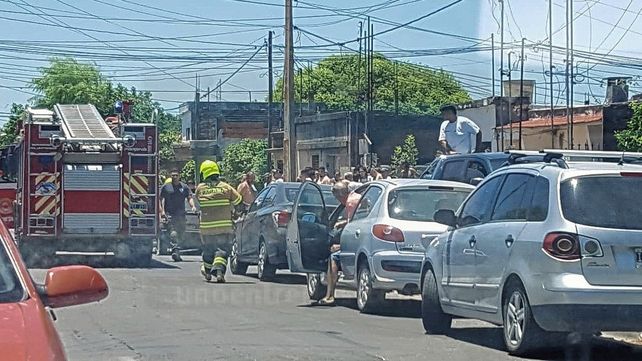 Aplausos para el bombero de franco que fue en su auto a apagar el fuego