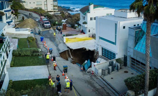 Se hundió el suelo frente a la mansión de Nicolas Cage en Malibú y evacuaron varias casas