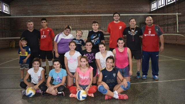 Vóley sobresaliente. Ese deporte se destaca en Chovet. Desde pequeños