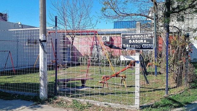 Inseguridad: de 8 a 21 los vecinos pueden disfrutar de la plaza de la vecinal; luego se cierra para evitar robos.