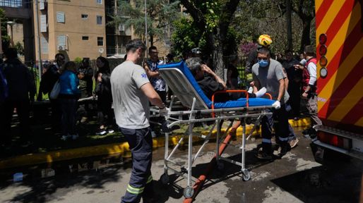 Susto por un incendio en un edificio de zona sur: vecinos evacuados y daños totales