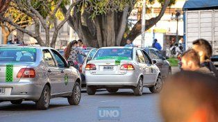 Taxis y remises adecuan sus tarifas ante la inflación.