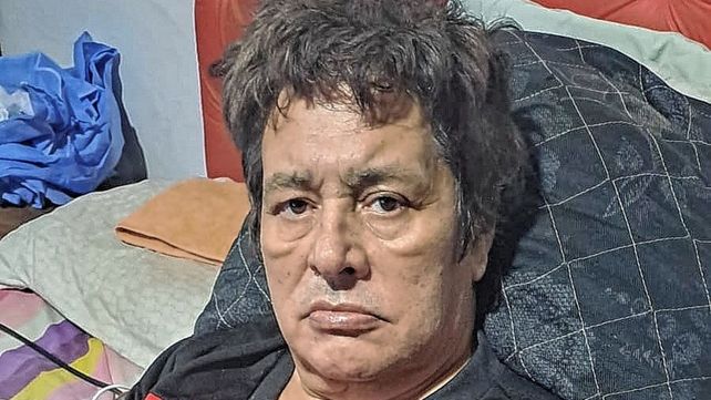El referente de la cumbia santafesina, Carlitos Román, entre la enfermedad y el abandono: Me robaron hasta la prótesis El referente de la cumbia santafesina, Carlitos Román, entre la enfermedad y el abandono: Me robaron hasta la prótesis