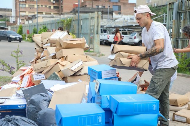 Chau papel. El gobierno provincial descartó 70 toneladas de papel en la administración pública