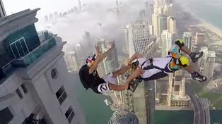 Un vuelo en caída libre desde el piso 99 de un edificio de Dubai, en primera persona