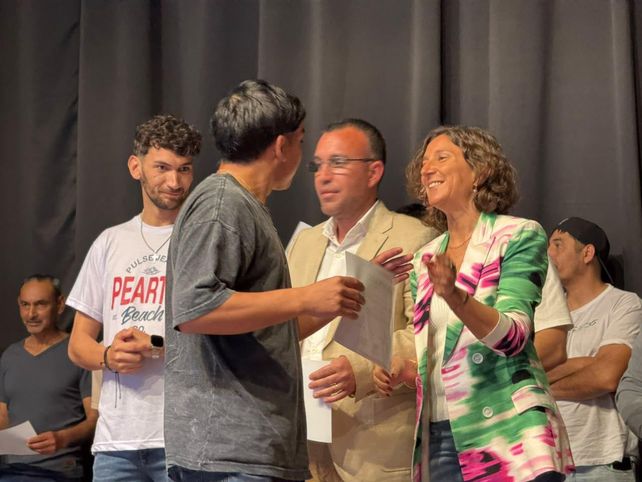 Trescientas personas recibieron certificados al completar los cursos de oficios del departamento General López