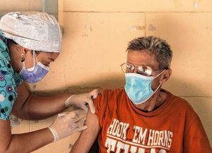 Iniciaron la vacunación contra el Covid-19 con segundas dosis en geriátricos de toda la provincia