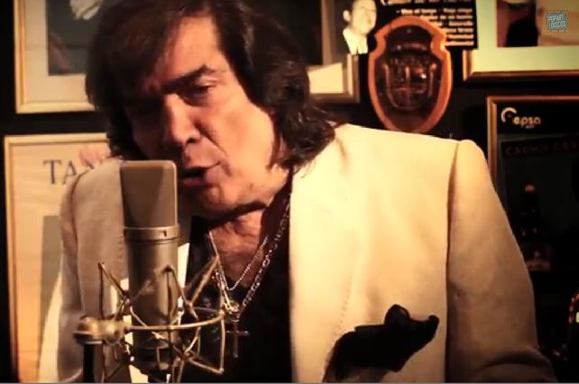 Los Auténticos Decadentes presentaron su nuevo tema junto a Cacho Castaña