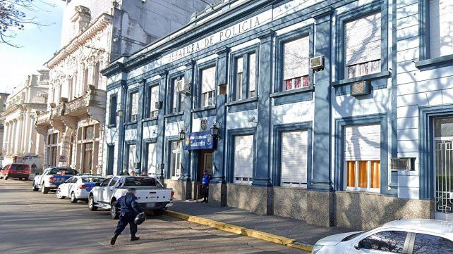El comisario José María Rosatelli reveló que la pelea entre vecinos que terminó con una mujer muerta comenzó por la instalación de una cámara de seguridad.