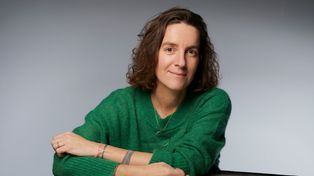 La escritora Adriana Riva presente este viernes en Rosario su reciente novela Ruth, que recupera la perspectiva de una adulta mayor