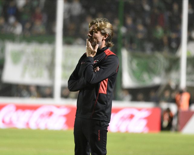 Heinze analiza cómo usará la posibilidad de incorporar refuerzos para la competencia internacional . Se viene el cruce con Corinthians.