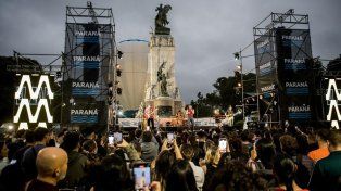 Vecinos y turistas disfrutaron del Festival Ciudad de Historias, en el marco de los 211 años de Paraná. Hubo shows musicales y propuestas gastronómicas