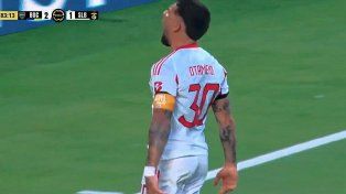 Otamendi marcó el gol del empate y lo festejó de frente a los hinchas de Boca.