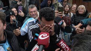 Seguiremos dando batalla: Lionel Scaloni a puro llanto en su llegada a Pujato.